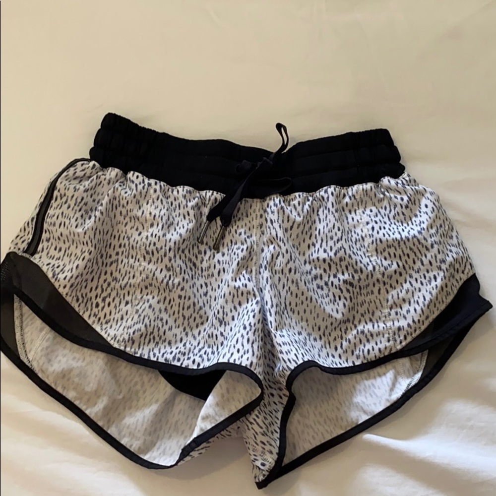 Lululemon hotty hot shorts 2”